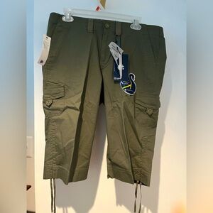 New Ladies 12P Khaki Green Cargo Length Shorts with Multi Pockets